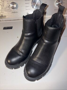 Steve Madden Howler Chelsea Boots
